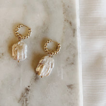 Load image into Gallery viewer, Pearl Drop Twisted Huggies